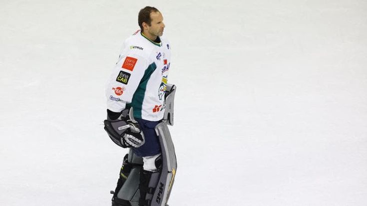 Petr Cech dal calcio all’hockey su ghiaccio, ma sempre in porta: l’ex Chelsea debutta con i Belfast Giants