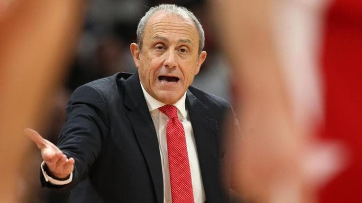 Basket, crisi Olimpia: il club rilancia. “Il contratto di Messina esteso fino al 2026”. Ma i problemi restano