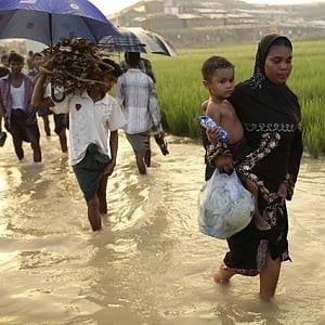 Rohingya, i musulmani in fuga dal Myanmar a bordo di imbarcazioni di fortuna verso la Malesia