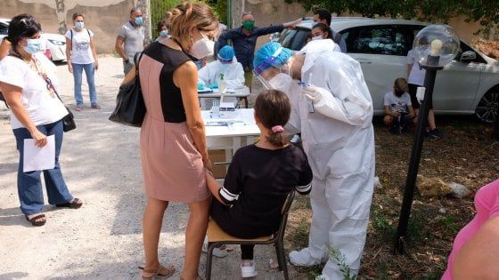 Contagi, si chiude o no? Le scuole al bivio: "Deve decidere l’Asp"
