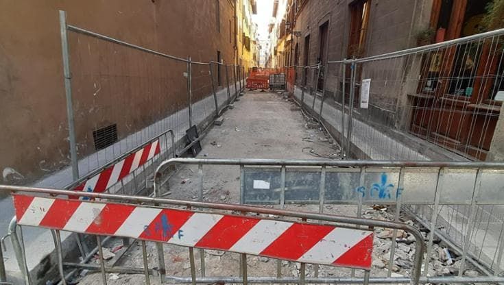 Via del Porcellana, festa di protesta per un anno di cantieri, ma occorrerà ancora un mese
