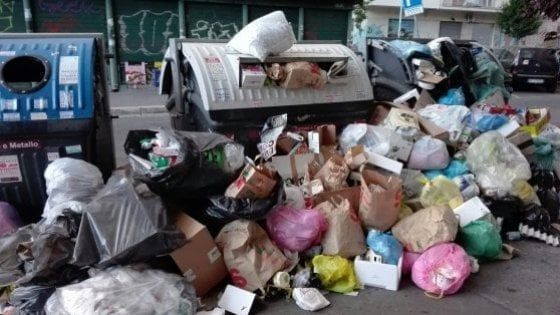 Rifiuti a Roma, Pd incalza Raggi: "Dove vuole portarli? Insufficiente accordo con Aprilia"