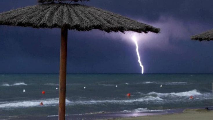 Crisi climatica, un’estate con più fulmini. Cosa non fare durante un temporale