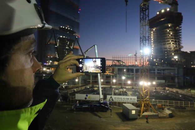 Milano, così cambia lo skyline: la maxi gettata della terza torre Citylife