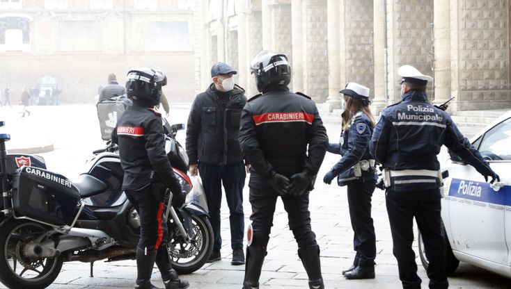 Bologna zona rossa, poca gente e pochi controlli
