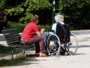 Badante "ipnotizza" l'assistita<br />per poterla derubare: denunciata