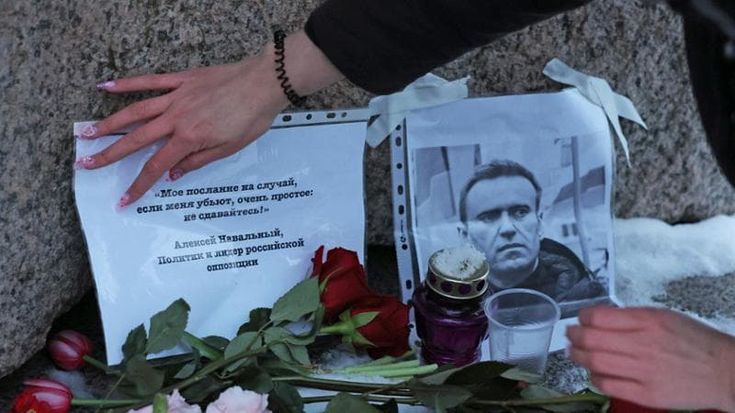 Censura e propaganda anti-occidentale: il silenzio dei media di Stato russi sulla morte di Navalny