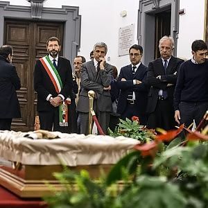 Addio a Giovanni Berlinguer: in Campidoglio l'abbraccio della città