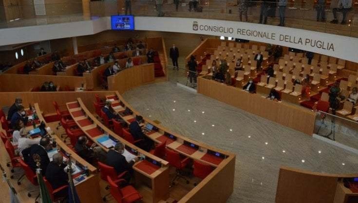 Orfani, in Puglia sostegno per studiare all'università: la Regione pagherà un contributo a chi ha perso uno o entrambi i genitori