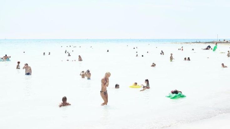 Massimo Vitali: “Ragazzi, seguitemi vi porto con me a fotografare la spiaggia”
