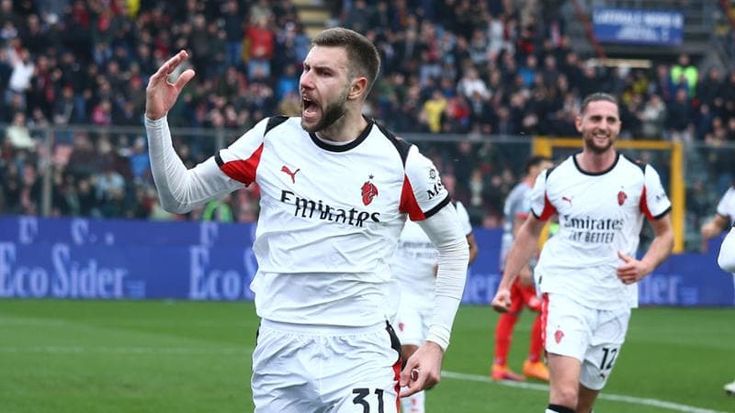 Pavlovic al 90' e poi Leao, il Milan batte 2-0 la Cremonese e blinda il secondo posto