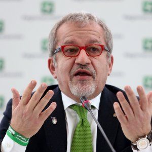 Roberto Maroni: "La mia norma è stata boicottata ma abolire il reato di clandestinità vuol dire aprire le porte a tutti"
