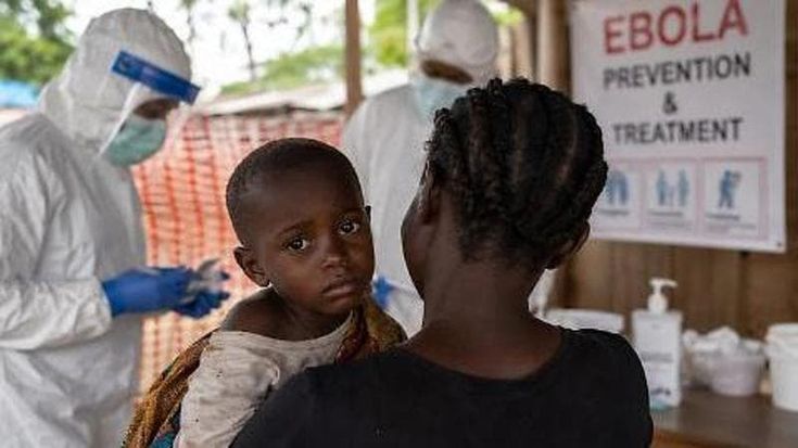 Ebola, altri 52 bambini hanno il virus e di questi 19 sono morti: “Ma la crisi non è solo sanitaria”