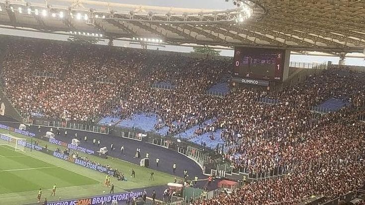 Piazza di spaccio nei bagni della curva Sud dell’Olimpico, indagati sei ultrà. Uno è minorenne