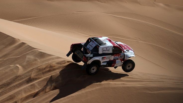 Dakar, de Villiers vince la nona tappa tra le auto. Moto: Walkner scalza Sunderland dalla vetta