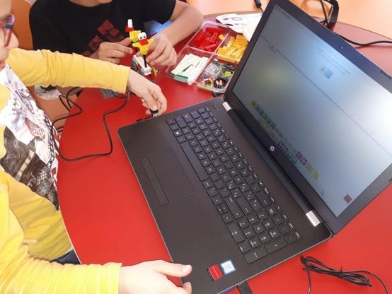 Ispica: i bambini imparano a costruire i robot