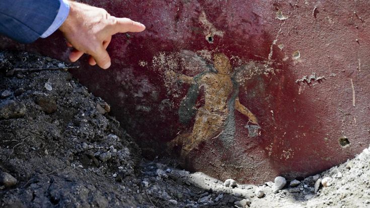 Meraviglia Pompei: trovati tre balconi, anfore e affreschi