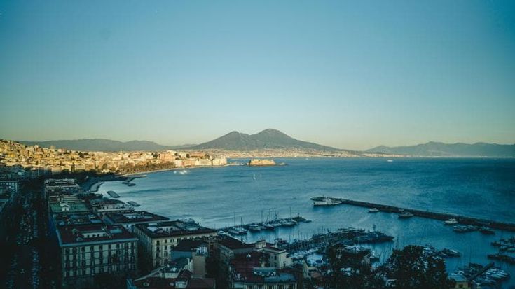 Napoli vista dal mare, gite in kayak e concerti: vademecum per chi resta a Ferragosto