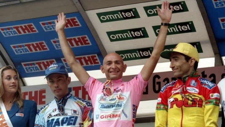 Pantani, 25 anni fa il trionfo al Giro. Mamma Tonina: "Voglio la verità sulla sua morte e non mi fermerò"