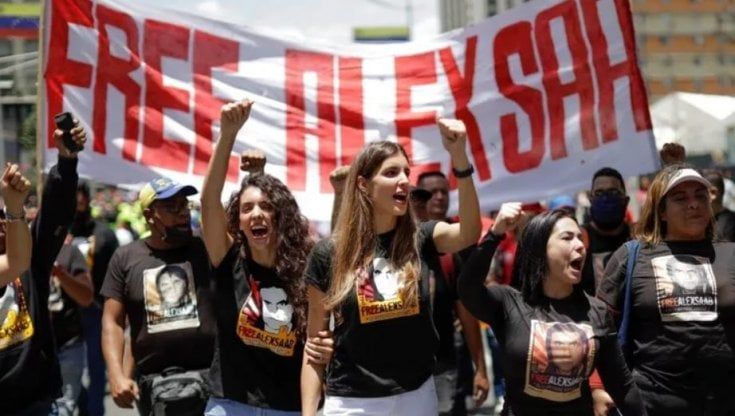 La modella romana “ostaggio” di Maduro per mandare messaggi agli Usa.  “Saab non collaborerà con voi"