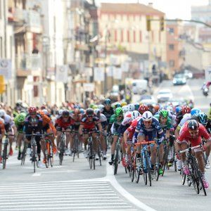 Ciclismo, Bouhanni replica a Demare: sua la prima in Catalogna
