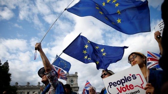 Brexit: via libera definitivo dei Comuni alla legge anti-no deal. Johnson presenta mozione per elezioni anticipate: bocciata