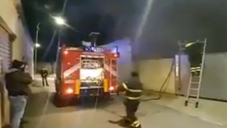 Peschici, a fuoco 2 auto dei carabinieri forestali e danni alla caserma: rogo potrebbe essere doloso