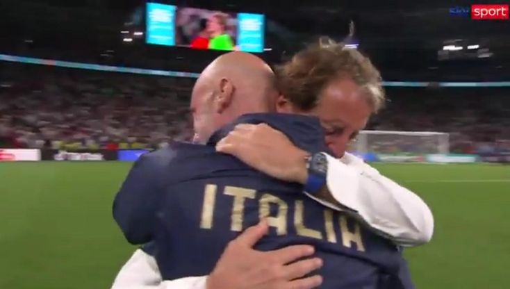 Europei: Mancini e Vialli si abbracciano in lacrime 