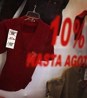 Consumi, a settembre calano dell'1,3%.<br />Confcommercio: "Troppa incertezza"