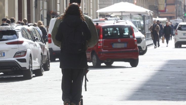 Nardella sui monopattini a noleggio: “Non faremo come Parigi”