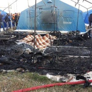 Incendio in nuova tendopoli San Ferdinando: muore un migrante senegalese
