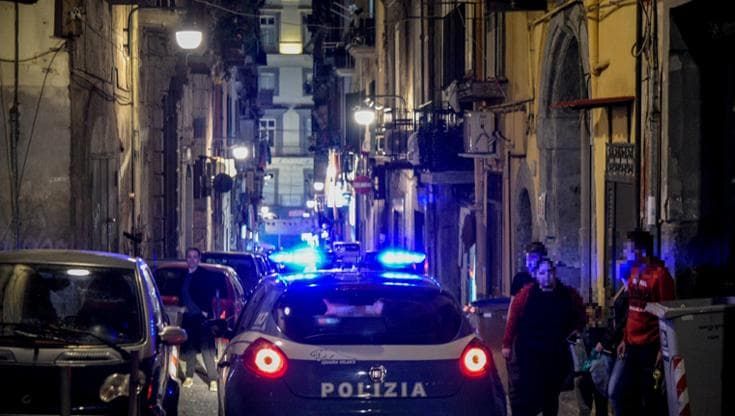 Napoli, la guerra dei ragazzi ai Quartieri Spagnoli: esplosi dieci colpi, ferito un giovane