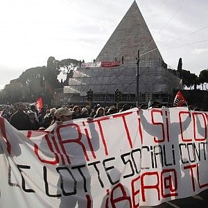 "Un'acampada ai Fori Imperiali". I movimenti per la casa tornano in piazza