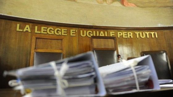 Firenze, eredità sottratta al cliente: avvocato condannato a otto mesi 