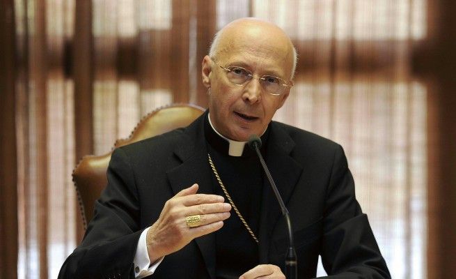 Bagnasco: "La famiglia<br />&egrave; mamma e pap&agrave;"