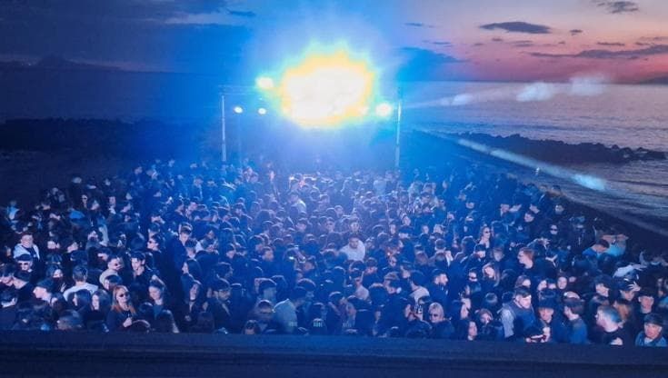 Torre del Greco, interrotta festa con duemila ragazzi: scatta l'inchiesta sul locale