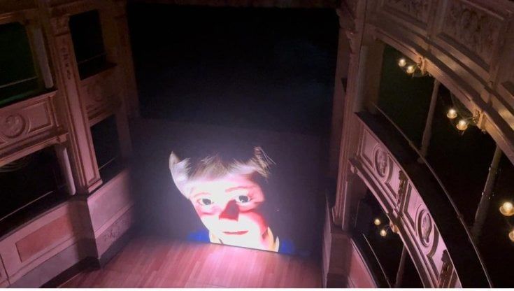 Vent'anni d'arte per Fondazione Trussardi: dai bambini impiccati di Cattelan a quelli fragili di Marcon