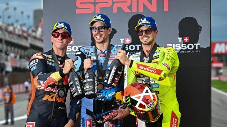 MotoGp Valencia, Alex Marquez domina la Sprint. Acosta e Di Giannantonio sul podio, Bagnaia 14°