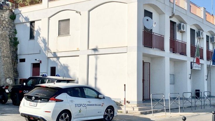 Mamma picchia la figlia in spiaggia in Cilento, bagnanti chiamano Capitaneria 