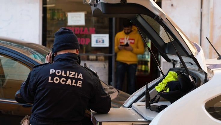 Blocchetto addio, arriva il palmare: i verbali della municipale passano al digitale 