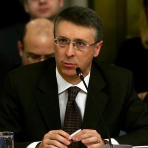 Ora l’interim al premier poi Delrio o Cantone. Quagliariello alle Regioni 