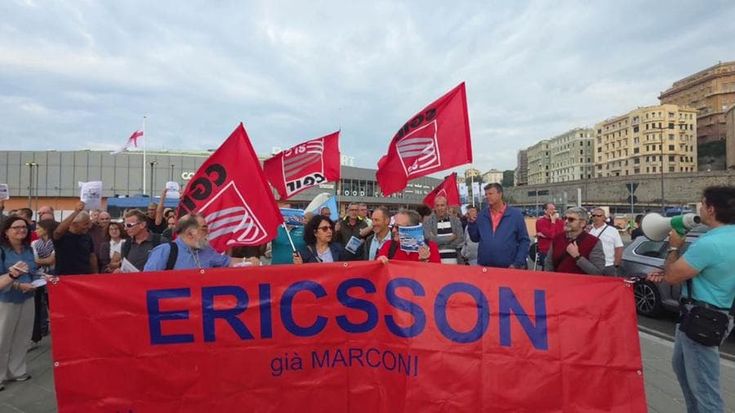 I lavoratori Ericsson al Nautico: "La procedura di licenziamento va revocata, senza se e senza ma"