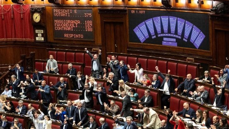 Elogio dei franchi tiratori. L’onorevole a favore del virus