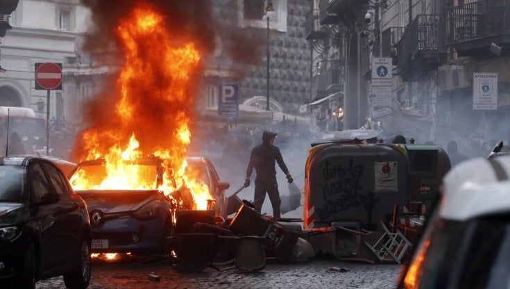Napoli, il questore Giuliano: "Ultrà inglesi in arrivo, massimo impegno per la sicurezza"