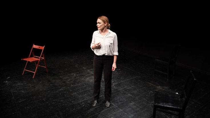 Al teatro Parenti la madonna dei bassifondi tra disperazione e ironia