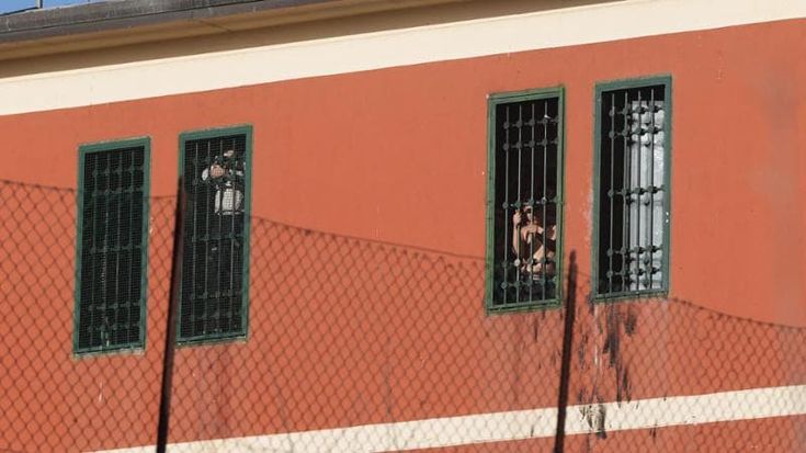 Allarme di Antigone: “Carcere Beccaria sovraffollato”. Si cerca il ragazzo di 17 anni evaso domenica