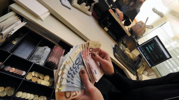 Raffica di chiusure per gli sportelli bancari nei piccoli Comuni