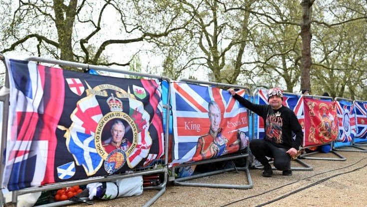 Carlo III e Camilla: un'incoronazione tra Ludwig e Rolling Stones