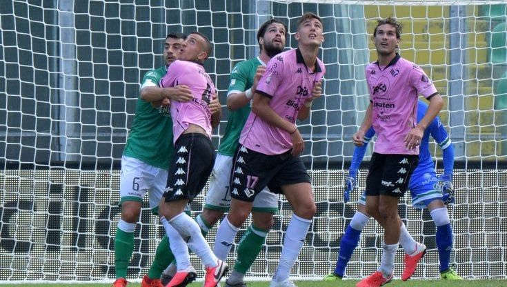 Dieci positivi nel Palermo, la partita con la Turris, spostata alle 18,30, al momento confermata