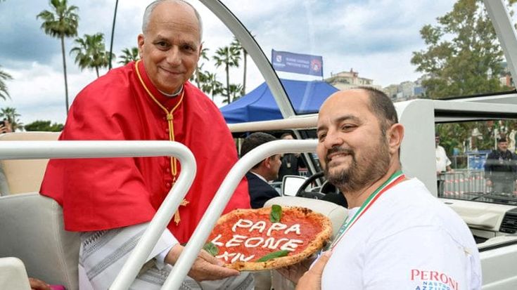 L’abbraccio di Napoli: “Città dei mille colori, più Stato contro i clan”